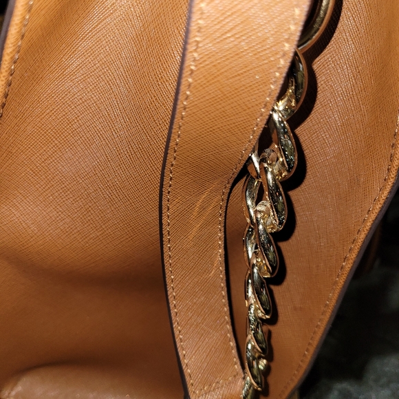 Michael kors hand bag 👜 - Picture 10 of 15